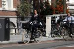 Amsterdam 7 september 2017 
Robine v d Meer met dochter op de fiets in amsterdam