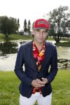 Eiland van Maurik 4 september 2017
Groepsfoto met Nicolette Kluijver en Dennis Weening met Marieke Elsinga, Anouk Hoogendijk, Roeland Fernhout, Niels Gomperts, Carolina Dijkhuizen, Henk Poort, Joelle Witschge, Richard Witschge, Shelly Sterk, Soundos El Ahmadi, Danny Froger, Kaj Gorgels, Nicole Buch en Brace. tijdens de persviewing van Expeditie Robinson 2017 op het Eiland van Maurik