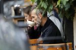 Amsterdam 12 juli 2017
Rolf Snieren op terras met zijn mobiel.