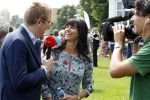 Warmond 7 juli 2017
Koninklijk fotouurtje in Warmond . Koning Willem Alexander Koningin Maxima prionses Amalia Ariane en Alexia komen aanvaren met een sloep. Jair Ferwerda  en Sandra Schuurhof