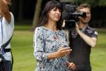 Warmond 7 juli 2017
Koninklijk fotouurtje in Warmond . Koning Willem Alexander Koningin Maxima prionses Amalia Ariane en Alexia komen aanvaren met een sloep. Sandra Schuurhof met cameraman