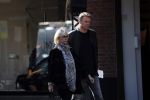 Amsterdam 15 september 2017 
Sheila de Vries met zoon op straat in amsterdam zuid
