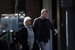 Amsterdam 15 september 2017 
Sheila de Vries met zoon op straat in amsterdam zuid