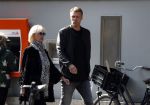 Amsterdam 15 september 2017 
Sheila de Vries met zoon op straat in amsterdam zuid