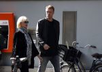 Amsterdam 15 september 2017 
Sheila de Vries met zoon op straat in amsterdam zuid