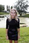 Eiland van Maurik 4 september 2017
Groepsfoto met Nicolette Kluijver en Dennis Weening met Marieke Elsinga, Anouk Hoogendijk, Roeland Fernhout, Niels Gomperts, Carolina Dijkhuizen, Henk Poort, Joelle Witschge, Richard Witschge, Shelly Sterk, Soundos El Ahmadi, Danny Froger, Kaj Gorgels, Nicole Buch en Brace. tijdens de persviewing van Expeditie Robinson 2017 op het Eiland van Maurik