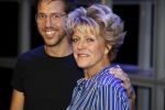 Hoorn 12 september 2017
Albert Verlinde en stage entertainment presenteren cast Annie MG Schmidt. Simone Kleinsma William Spaaij Marjolein TouwWim v d Driessche en Jeske v d Staak
De repetities waren in de schouwburg van Hoorn.