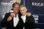 Apeldoorn 2 september 2017
Premiere Spaak in Omnisport . De hoofdrollen worden oa gespeeld door Tim Douwsma Aart Staartjes en Saskia Elise. Steven de Jong is de producent