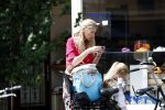 Amsterdam 15 juli 2017  
Susan Smit met haar twee kinderen op de fiets