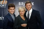 Apeldoorn 2 september 2017
Premiere Spaak in Omnisport . De hoofdrollen worden oa gespeeld door Tim Douwsma Aart Staartjes en Saskia Elise. Steven de Jong is de producent. Tim met moeder en broer