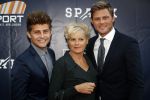 Apeldoorn 2 september 2017
Premiere Spaak in Omnisport . De hoofdrollen worden oa gespeeld door Tim Douwsma Aart Staartjes en Saskia Elise. Steven de Jong is de producent