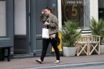 Amsterdam 1 augustus 2017
Trijntje Oosterhuis winkelend op de utrechtsestraat