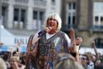 Amsterdam 6 augustus 2017 
Willeke Alberti en Candy Dulfer treden op ter afsluiting van de Gay parade op de dam.