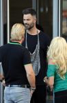Amsterdam 3 augustus 2018
Patricia Paay en haar man Robert Hinfelaar met vriendin op het leidse plein in Amsterdam.. Arie Boomsma