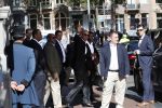 Amsterdam 29 september 2018
Barrack Obama verlaat het amstel hotel . Hij had ongeveer 10 man beveiliging bij zich.