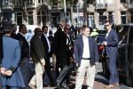 Amsterdam 29 september 2018
Barrack Obama verlaat het amstel hotel . Hij had ongeveer 10 man beveiliging bij zich.