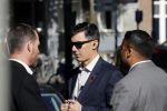 Amsterdam 29 september 2018
Barrack Obama verlaat het amstel hotel . Hij had ongeveer 10 man beveiliging bij zich.