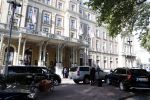 Amsterdam 29 september 2018
Barrack Obama verlaat het amstel hotel . Hij had ongeveer 10 man beveiliging bij zich.