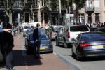 Amsterdam 29 september 2018
Barrack Obama verlaat het amstel hotel . Hij had ongeveer 10 man beveiliging bij zich.