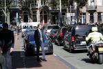 Amsterdam 29 september 2018
Barrack Obama verlaat het amstel hotel . Hij had ongeveer 10 man beveiliging bij zich.