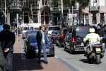 Amsterdam 29 september 2018
Barrack Obama verlaat het amstel hotel . Hij had ongeveer 10 man beveiliging bij zich.