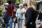 Amsterdam 1 september 2018
Christine Kroonenberg doet met haar moeder boodschappen in Amsterdam zuid.
