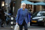 Amsterdam 1 september 2018
Cor Boonstra en zijn vrouw Boonstra hebben het huis / villa van Jaap van Zweden gekocht . Ze doen boodschappen op de beethovenstraat.