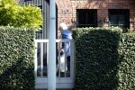 Amsterdam 1 september 2018
Cor Boonstra en zijn vrouw Boonstra hebben het huis / villa van Jaap van Zweden gekocht . Ze doen boodschappen op de beethovenstraat.