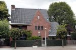 Amsterdam 1 september 2018
Cor Boonstra en zijn vrouw Boonstra hebben het huis / villa van Jaap van Zweden gekocht . Ze doen boodschappen op de beethovenstraat.