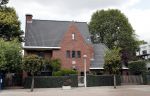 Amsterdam 1 september 2018
Cor Boonstra en zijn vrouw Boonstra hebben het huis / villa van Jaap van Zweden gekocht . Ze doen boodschappen op de beethovenstraat.