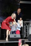 Waspik Waalwijk 26 augustus 2018
Huldiging Maarten v d Weijdenin Waalwijk en met familie bij zijn huis. Zijn vrouw Daisy en kinderen Phileine en Robien waren er natuurlijk bij.