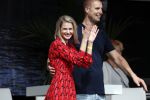 Waspik Waalwijk 26 augustus 2018
Huldiging Maarten v d Weijdenin Waalwijk en met familie bij zijn huis. Zijn vrouw Daisy en kinderen Phileine en Robien waren er natuurlijk bij.