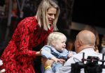 Waspik Waalwijk 26 augustus 2018
Huldiging Maarten v d Weijdenin Waalwijk en met familie bij zijn huis. Zijn vrouw Daisy en kinderen Phileine en Robien waren er natuurlijk bij.