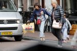 Amsterdam 27 augustus 2018
Georgina Verbaan met dochter boodschappen aan het doen.