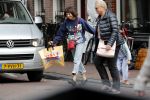Amsterdam 27 augustus 2018
Georgina Verbaan met dochter boodschappen aan het doen.