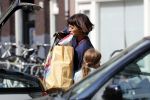 Amsterdam 27 augustus 2018
Georgina Verbaan met dochter boodschappen aan het doen.