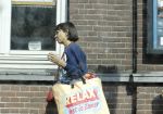 Amsterdam 27 augustus 2018
Georgina Verbaan met dochter boodschappen aan het doen.