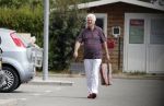 Mijnsherenland 1 augustus 2018
Gerard Cox bij zijn huis en tijdens het boodschappen doen.