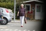 Mijnsherenland 1 augustus 2018
Gerard Cox bij zijn huis en tijdens het boodschappen doen.