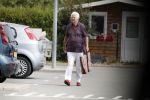 Mijnsherenland 1 augustus 2018
Gerard Cox bij zijn huis en tijdens het boodschappen doen.
