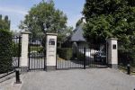 Capelle a d Ijssel 1 augustus 2018
Jan Peter Balkenende woont met zijn gezin in een huis op 1 plot met drie huizen