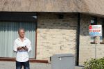 Wernhout 3 augustus 2018
Johan Vlemmix kijkt naar huizen op het park Patersven in Wernhout. Ook Patricia Paay en haar man Robert Hinfelaar hebben er een huis.