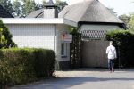 Wernhout 3 augustus 2018
Johan Vlemmix kijkt naar huizen op het park Patersven in Wernhout. Ook Patricia Paay en haar man Robert Hinfelaar hebben er een huis.