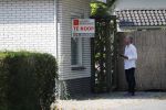 Wernhout 3 augustus 2018
Johan Vlemmix kijkt naar huizen op het park Patersven in Wernhout. Ook Patricia Paay en haar man Robert Hinfelaar hebben er een huis.