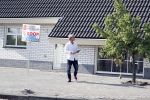 Wernhout 3 augustus 2018
Johan Vlemmix kijkt naar huizen op het park Patersven in Wernhout. Ook Patricia Paay en haar man Robert Hinfelaar hebben er een huis.
