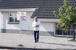 Wernhout 3 augustus 2018
Johan Vlemmix kijkt naar huizen op het park Patersven in Wernhout. Ook Patricia Paay en haar man Robert Hinfelaar hebben er een huis.