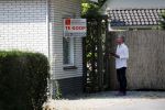 Wernhout 6 augustus 2018
Johan Vlemmix kijkt naar huizen op het park Patersven in Wernhout. Ook Patricia Paay en haar man Robert Hinfelaar hebben er een huis.