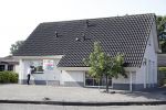 Wernhout 6 augustus 2018
Johan Vlemmix kijkt naar huizen op het park Patersven in Wernhout. Ook Patricia Paay en haar man Robert Hinfelaar hebben er een huis.