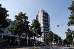 Amsterdam 3 augustus 2018
In dit appartementen complex Lâ€™etoile heeft Jos Verstappen een appartement gehuurd. Martin garrix en Evert Santegoeds wonen er ook.