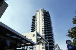 Amsterdam 3 augustus 2018
In dit appartementen complex Lâ€™etoile heeft Jos Verstappen een appartement gehuurd. Martin garrix en Evert Santegoeds wonen er ook.